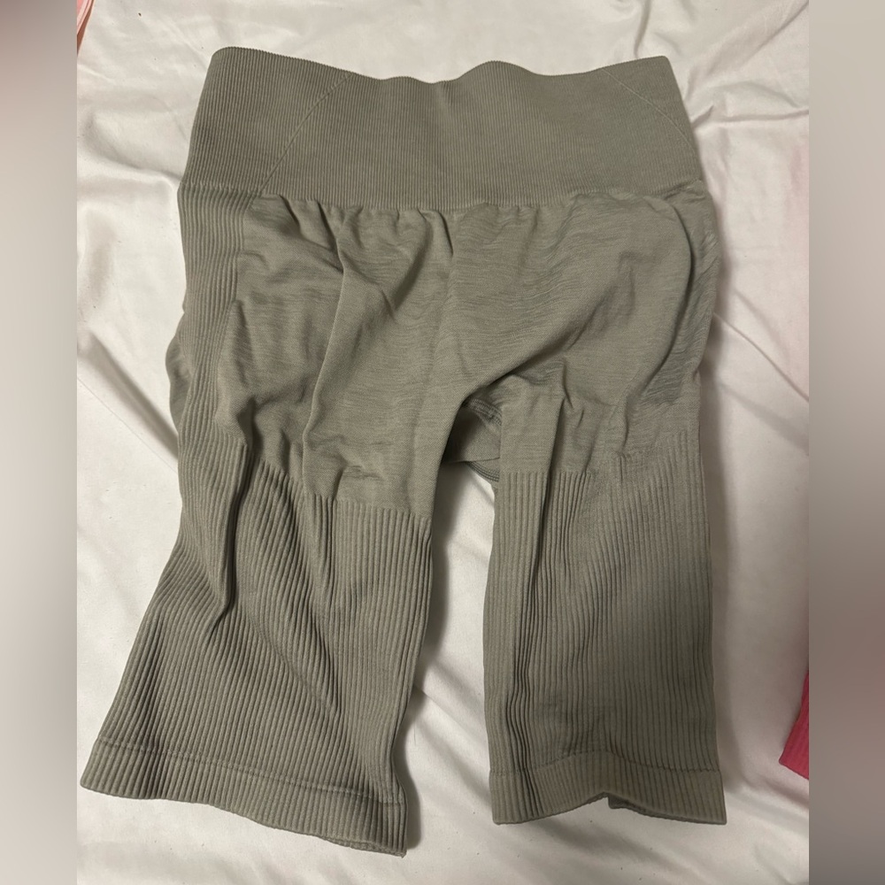 Lazulilabel scrunch sculpt size small shorts grey